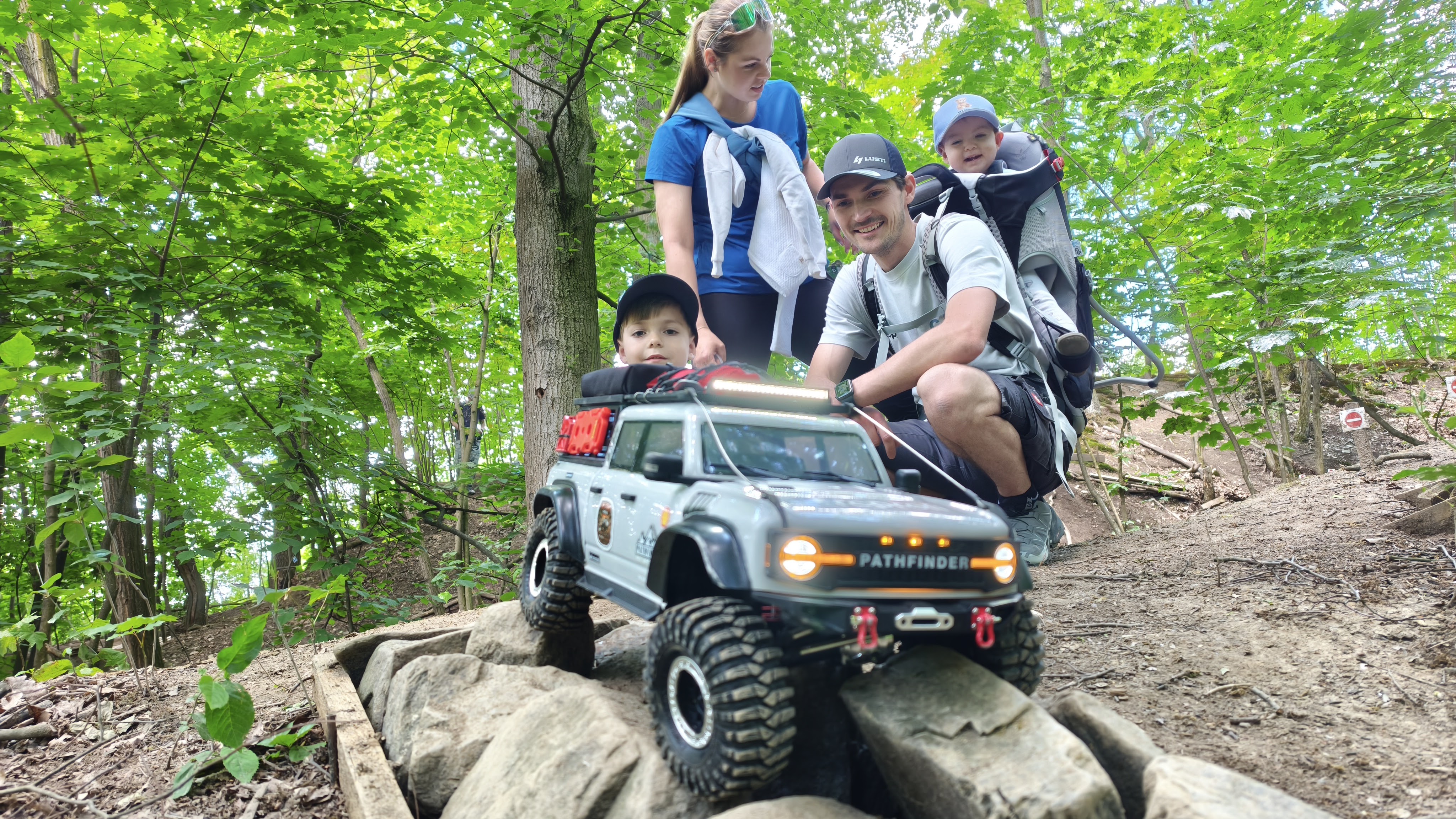Traxxas TRX-4 Bronco karoserie + držáky - fotka 4